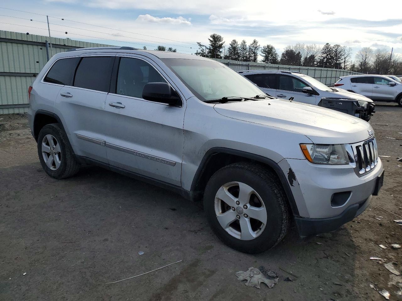 2012 JEEP GRAND CHEROKEE LAREDO photo 4
