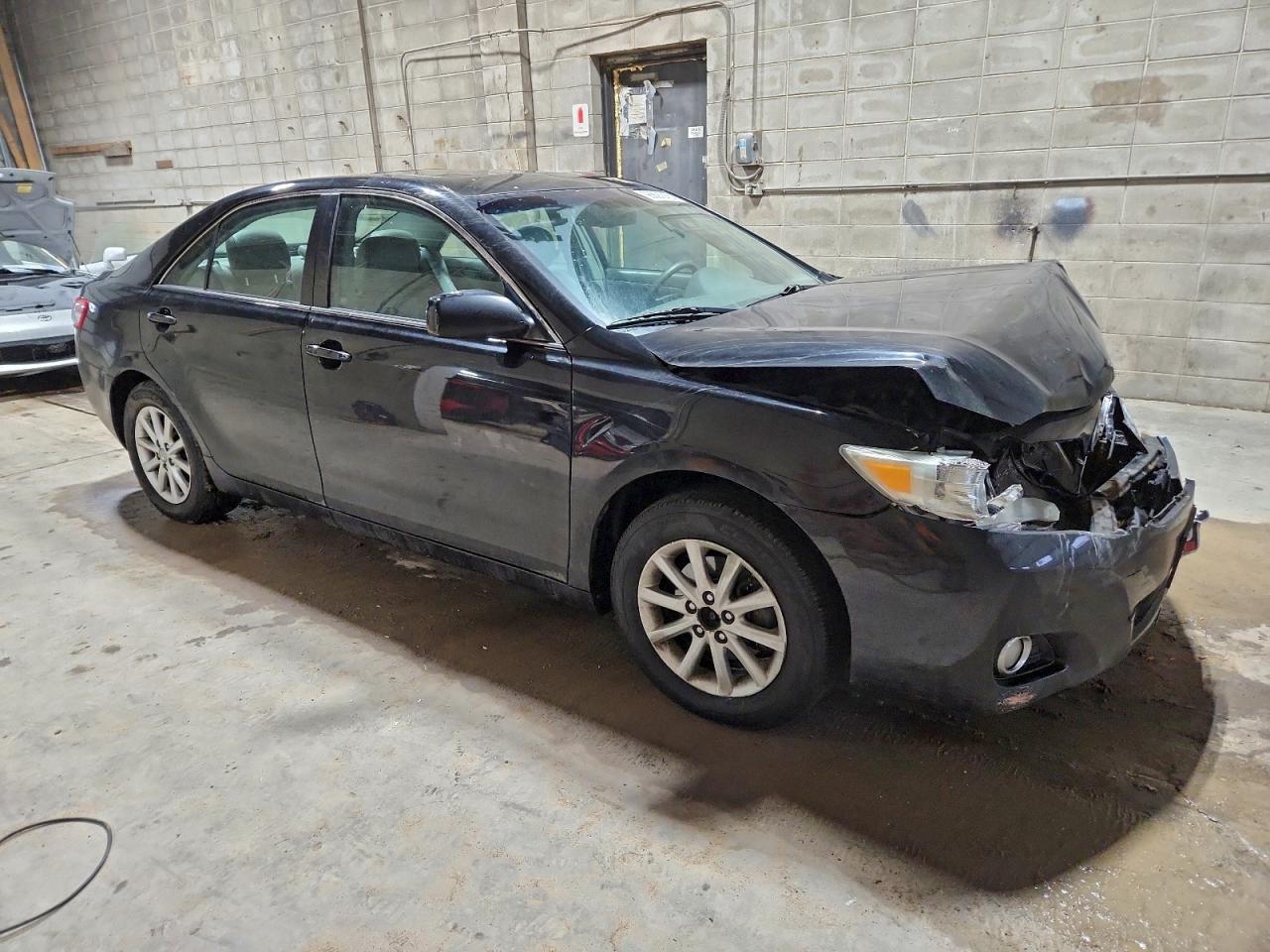 2011 TOYOTA CAMRY BASE photo 4