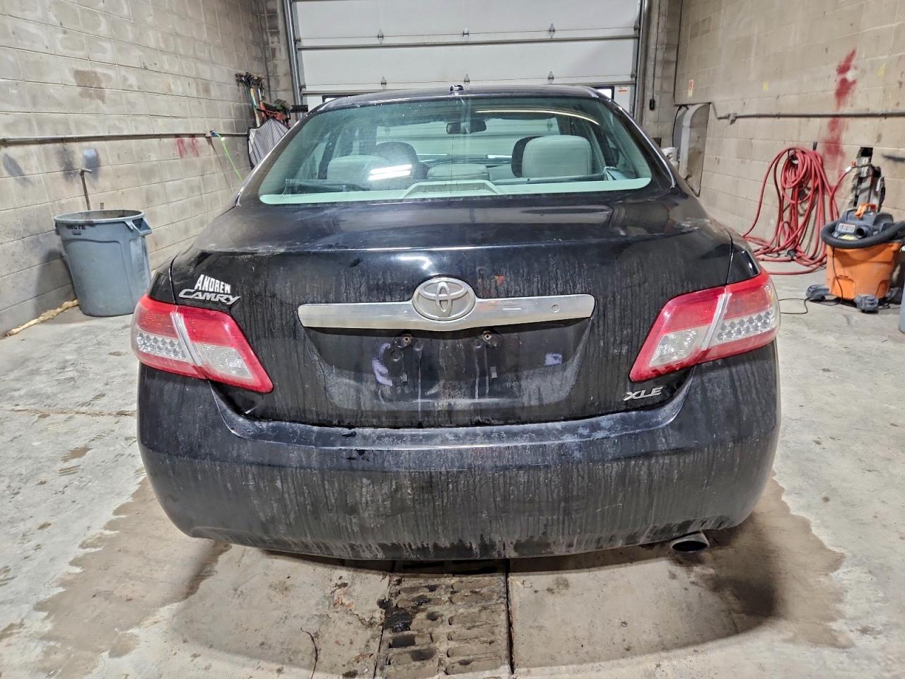 2011 TOYOTA CAMRY BASE photo 6