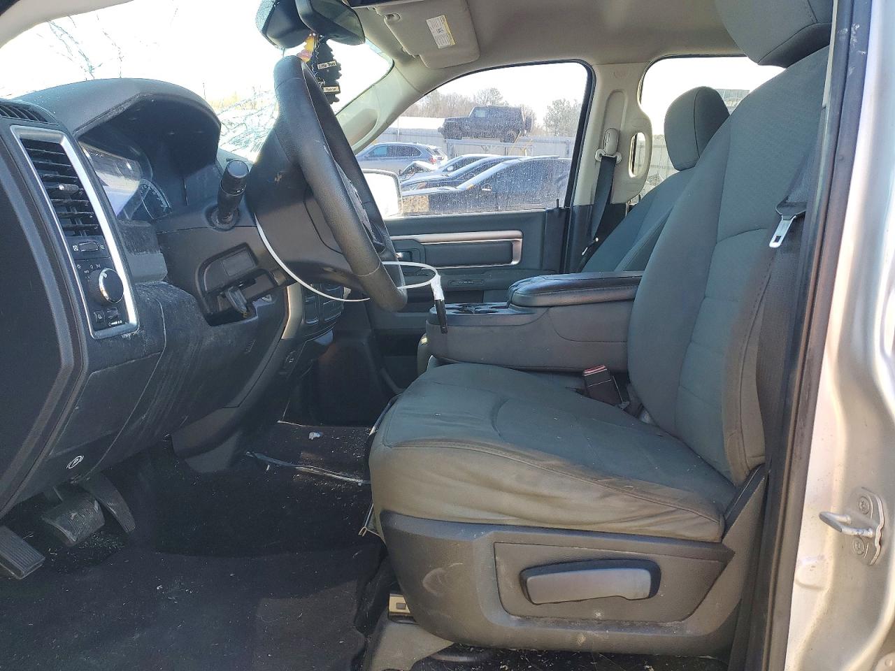 2013 RAM 1500 SLT photo 7