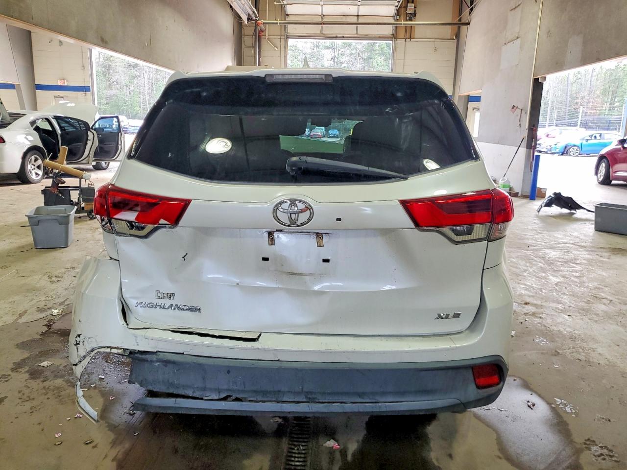 2018 TOYOTA HIGHLANDER SE photo 6
