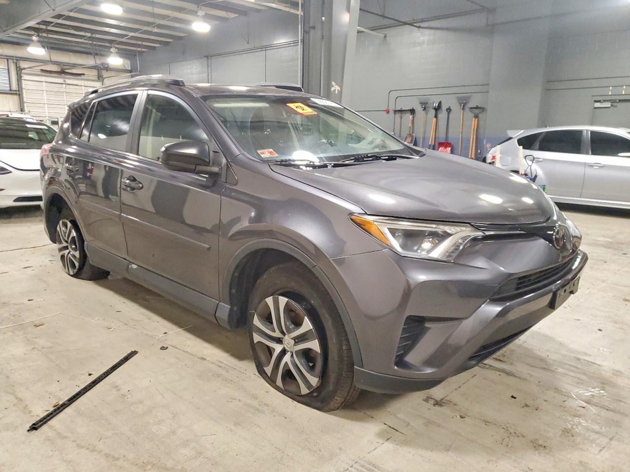 2018 TOYOTA RAV4 LE photo 4