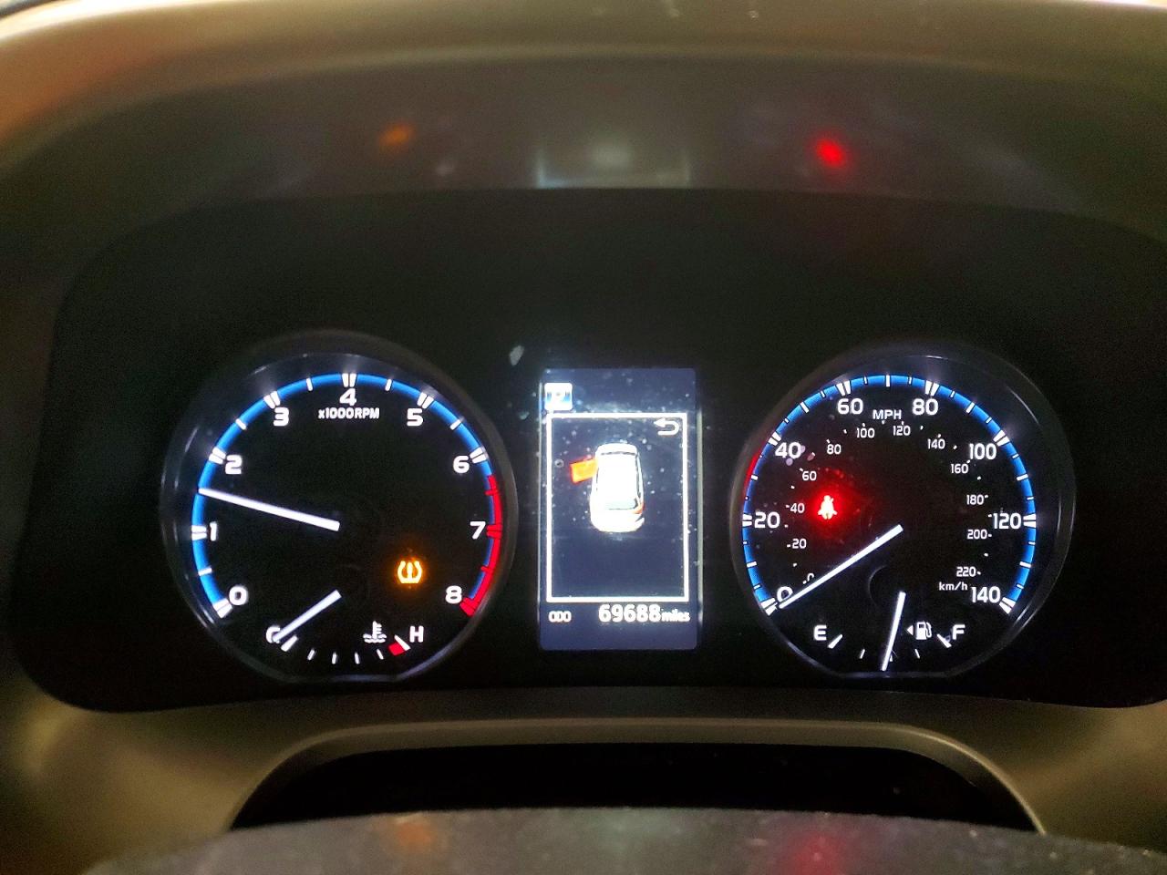 2018 TOYOTA RAV4 LE photo 9
