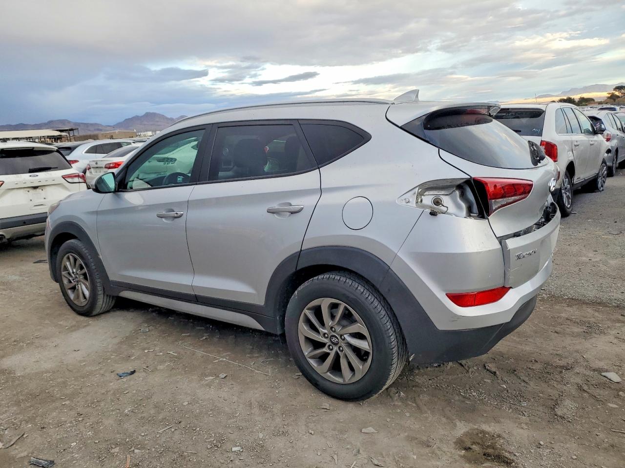 2018 HYUNDAI TUCSON SEL photo 2
