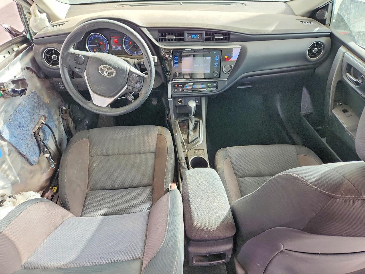 2019 TOYOTA COROLLA L photo 8