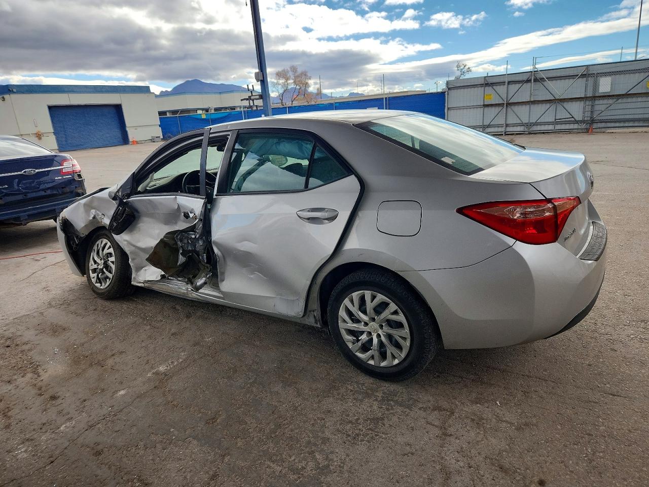 2019 TOYOTA COROLLA L photo 2