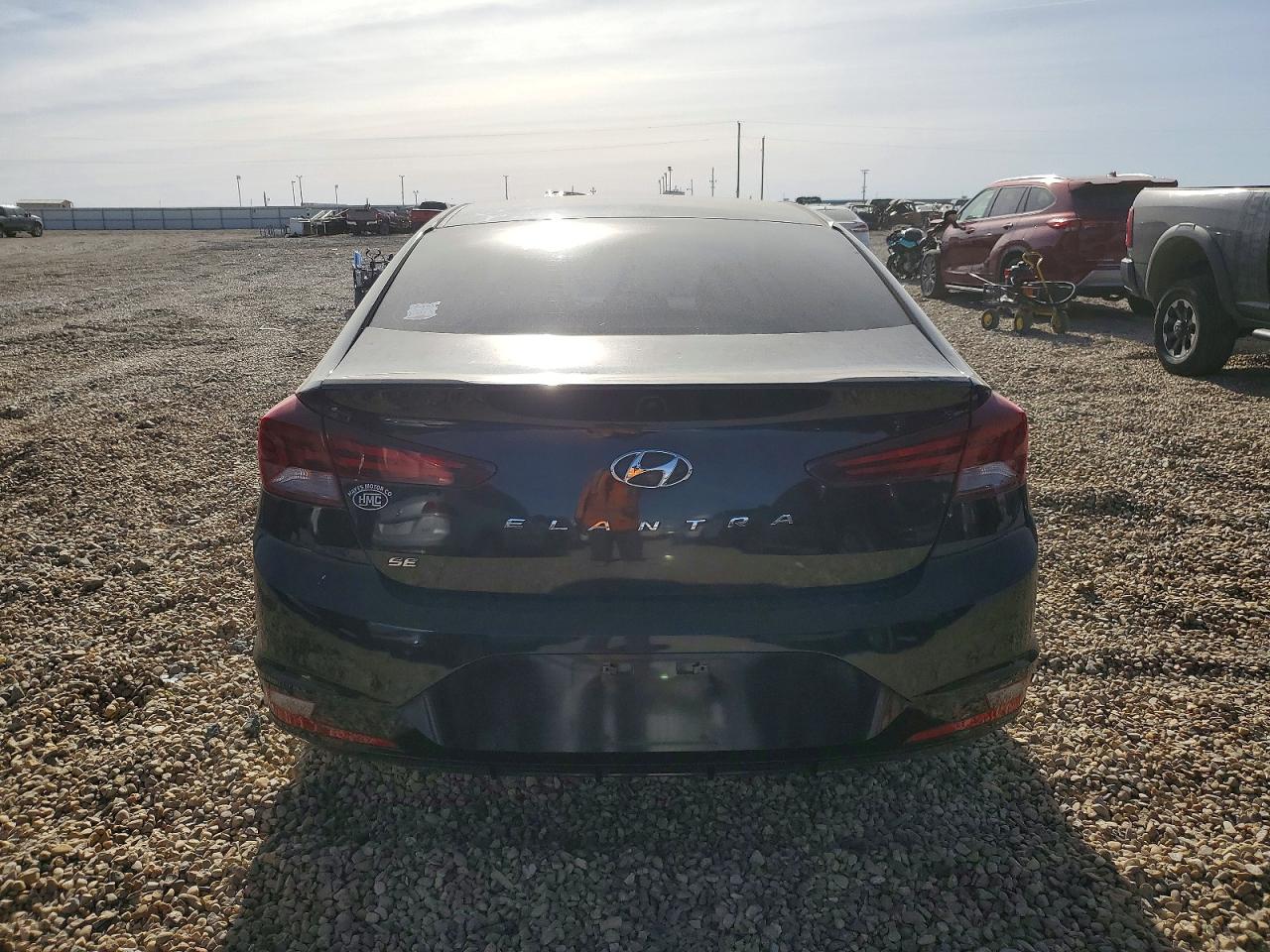 2019 HYUNDAI ELANTRA SE photo 6