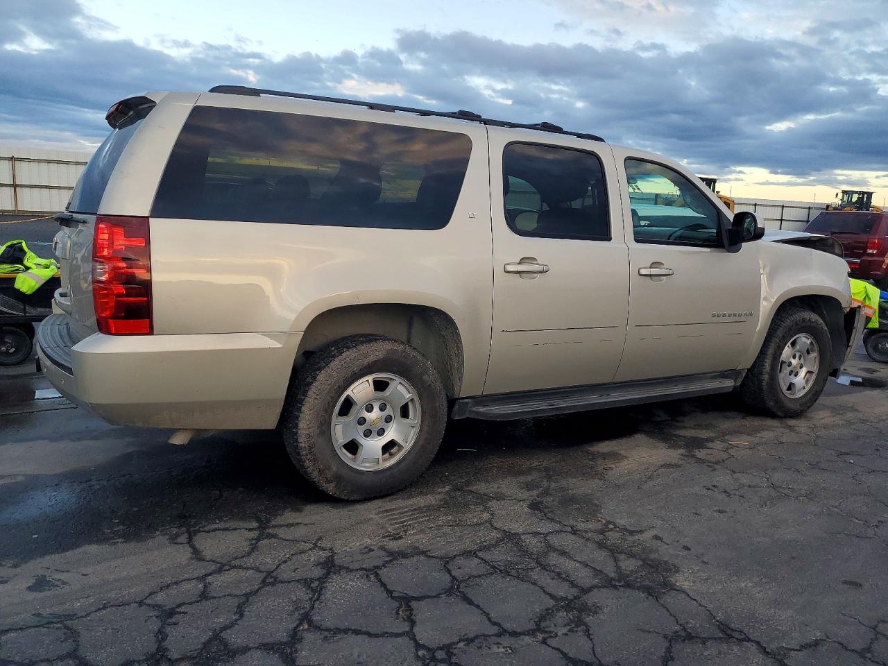 2013 CHEVROLET SUBURBAN C1500 LT photo 3