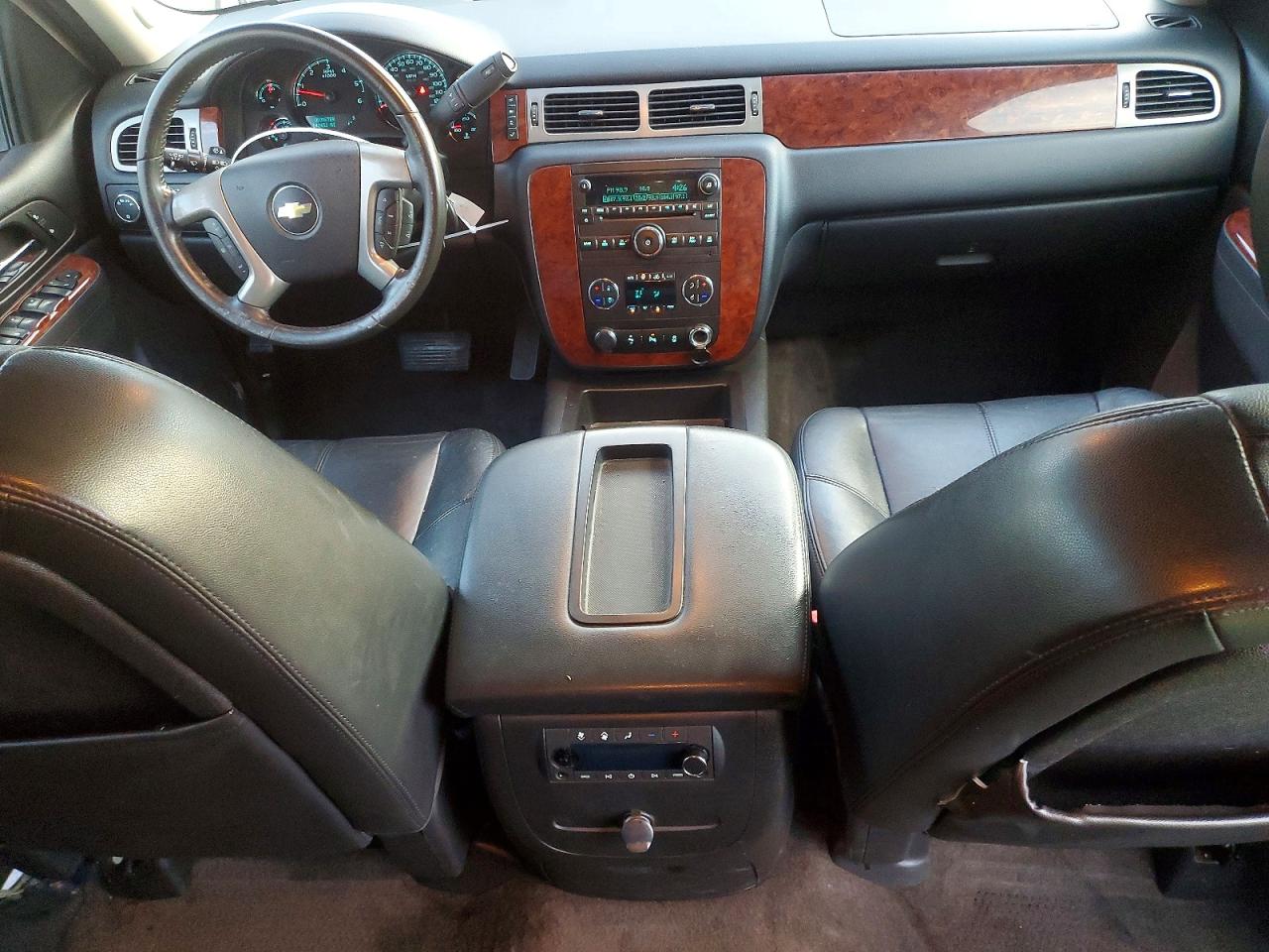 2013 CHEVROLET SUBURBAN C1500 LT photo 8