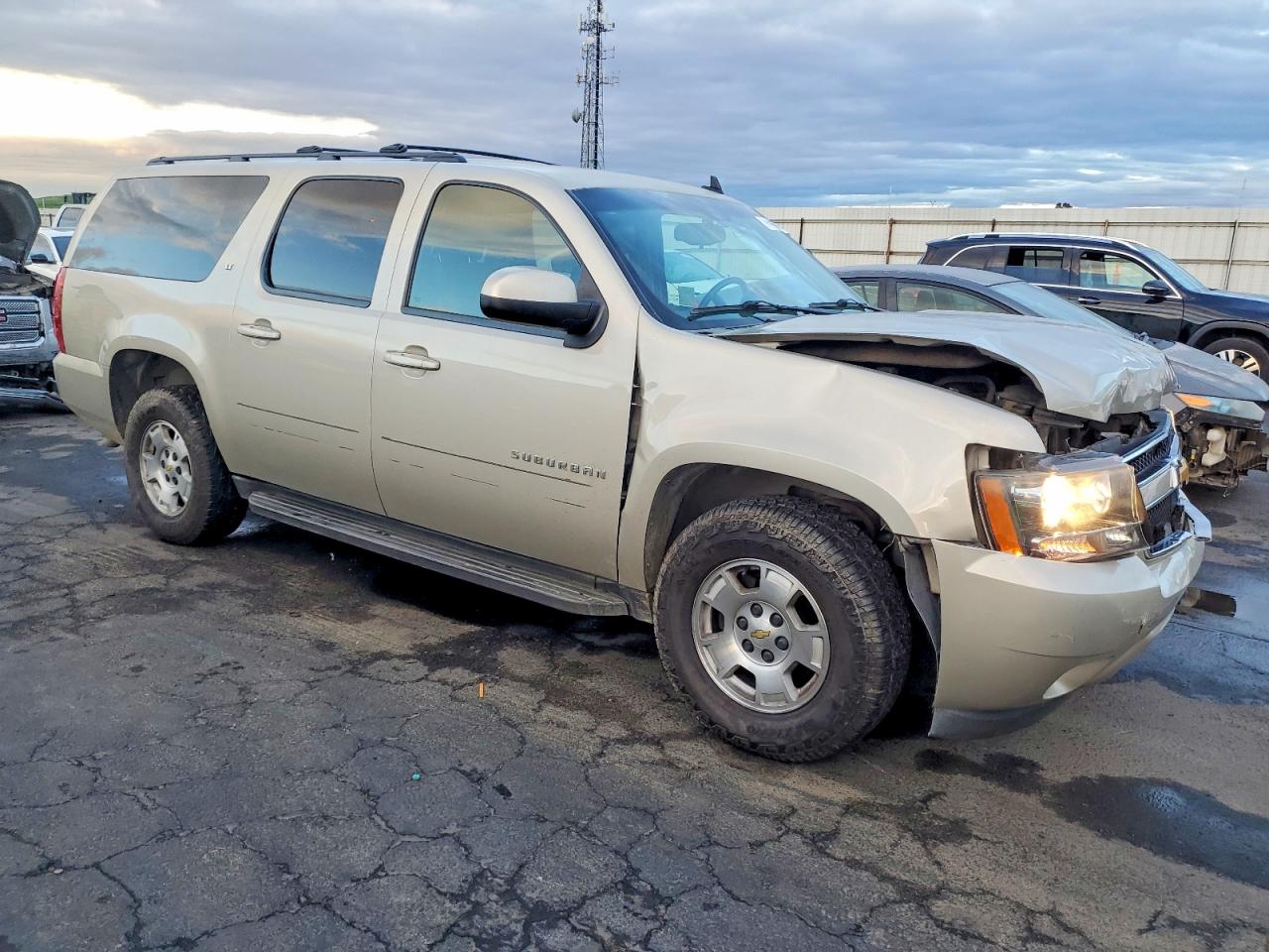 2013 CHEVROLET SUBURBAN C1500 LT photo 4