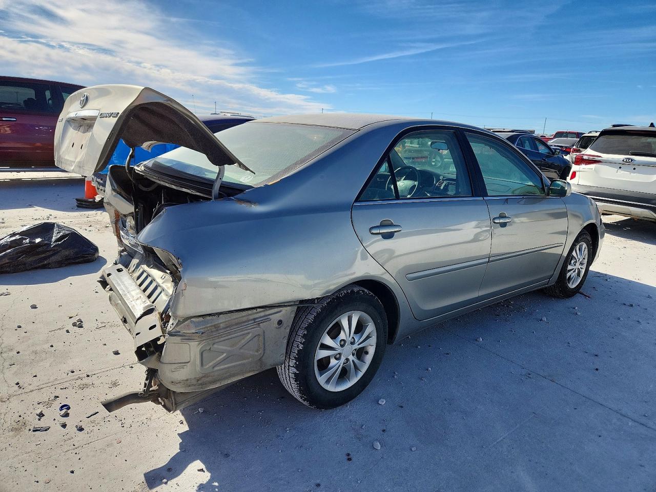 2005 TOYOTA CAMRY LE photo 3