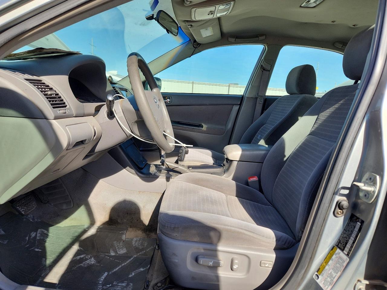 2005 TOYOTA CAMRY LE photo 7