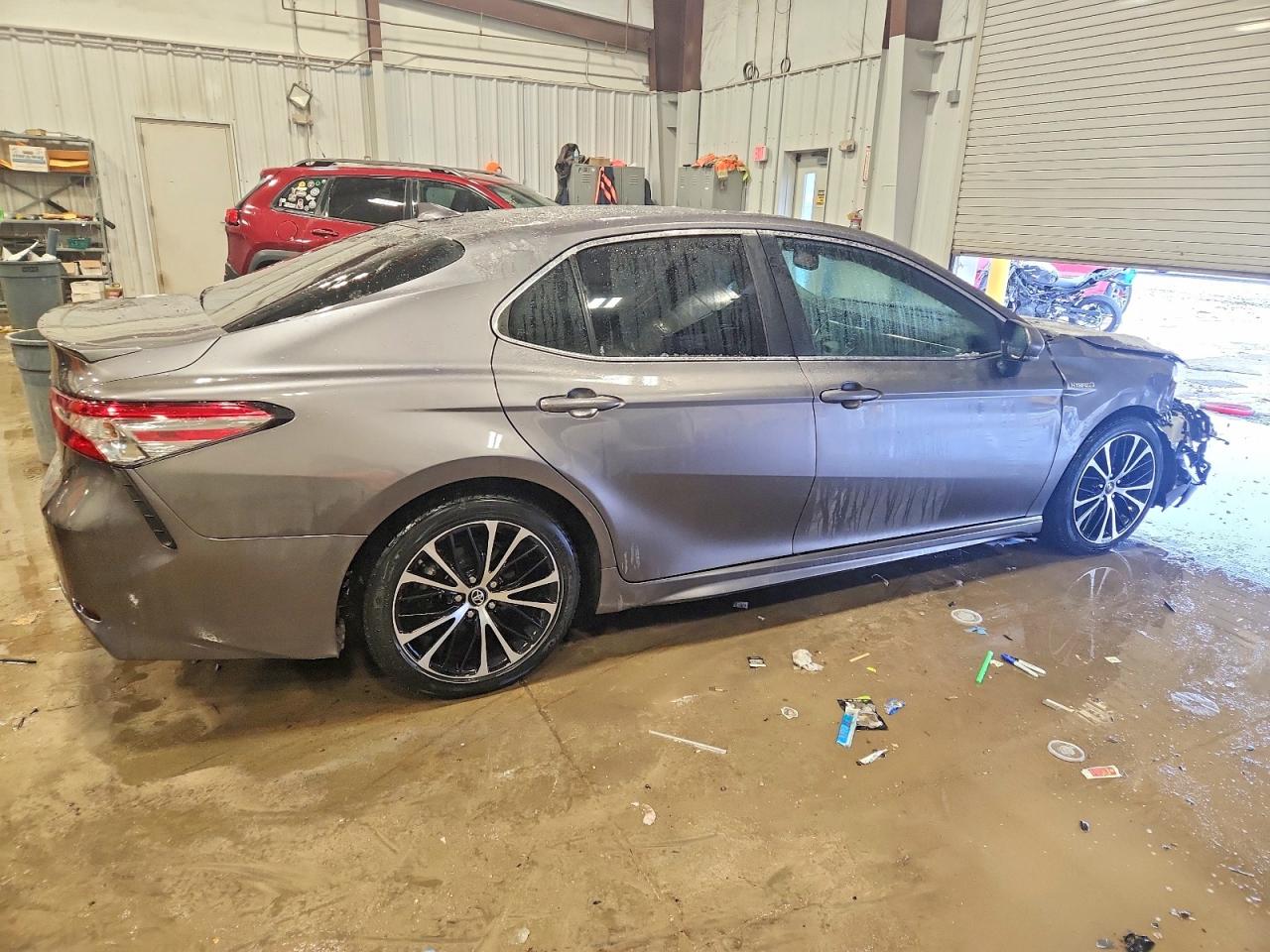 2018 TOYOTA CAMRY HYBRID photo 3