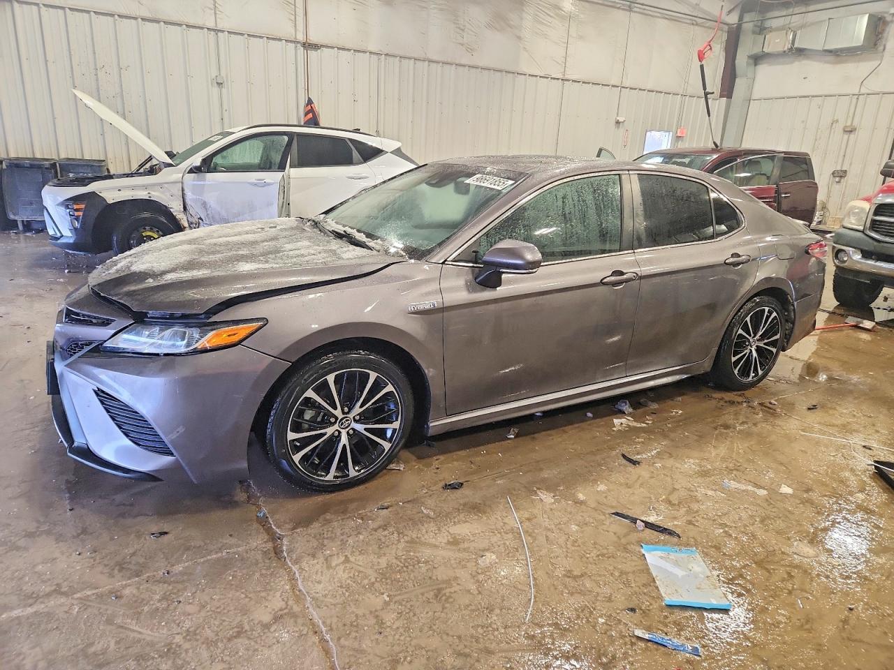 2018 TOYOTA CAMRY