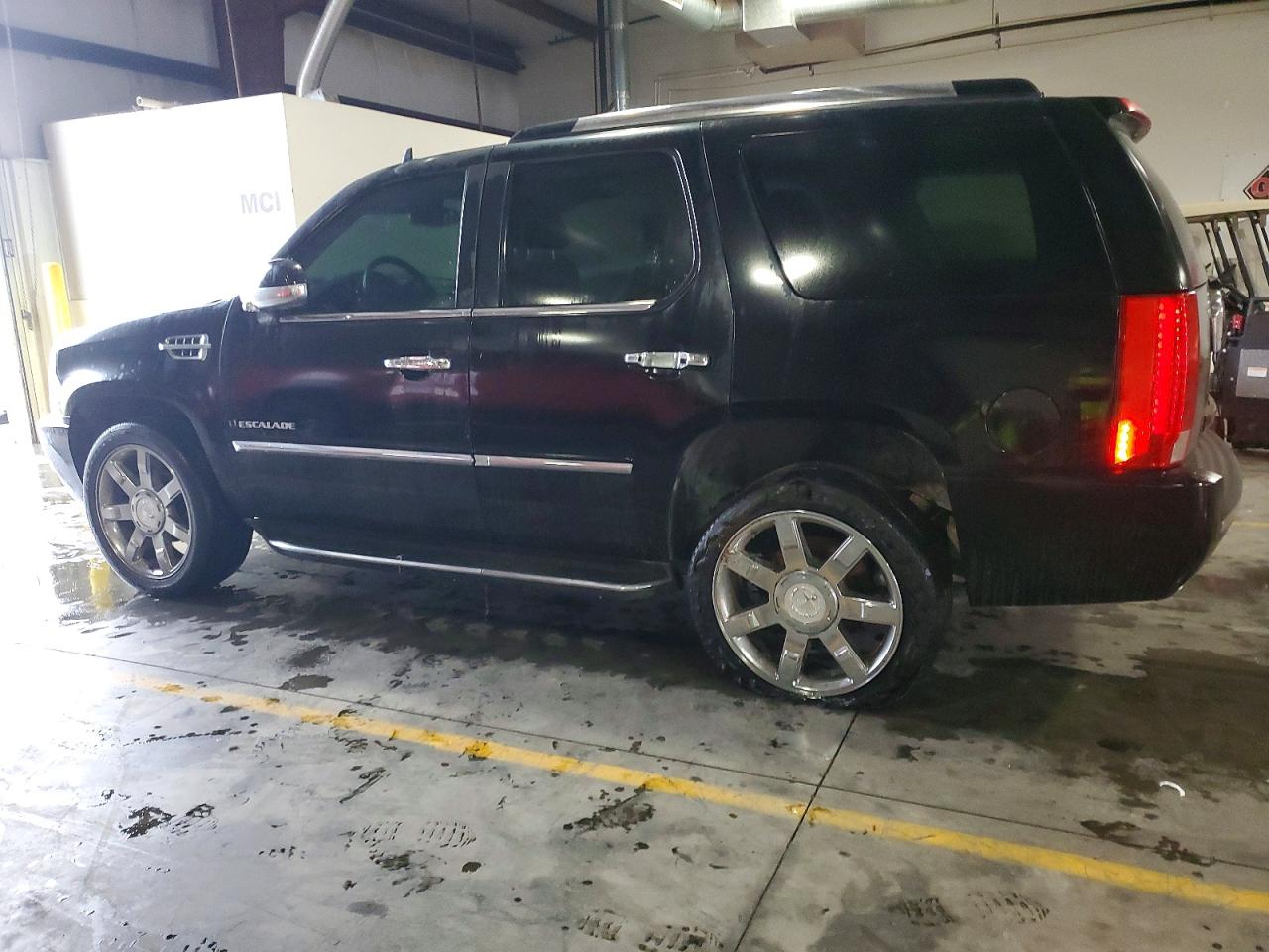 2008 CADILLAC ESCALADE LUXURY photo 2