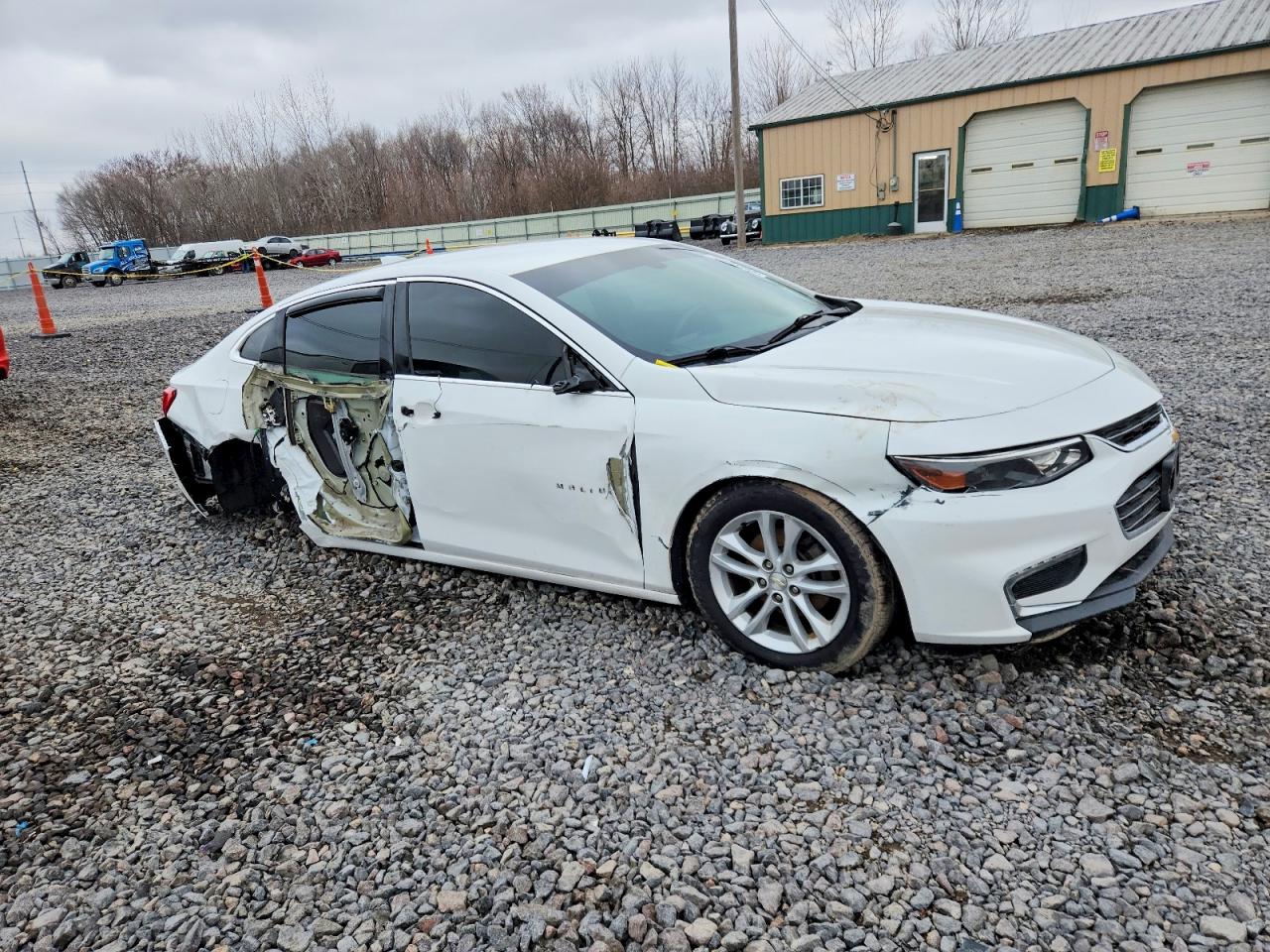 2017 CHEVROLET MALIBU LT photo 4