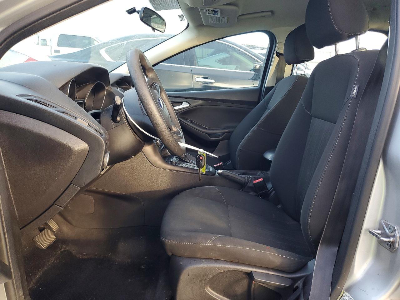 2017 FORD FOCUS SE photo 7