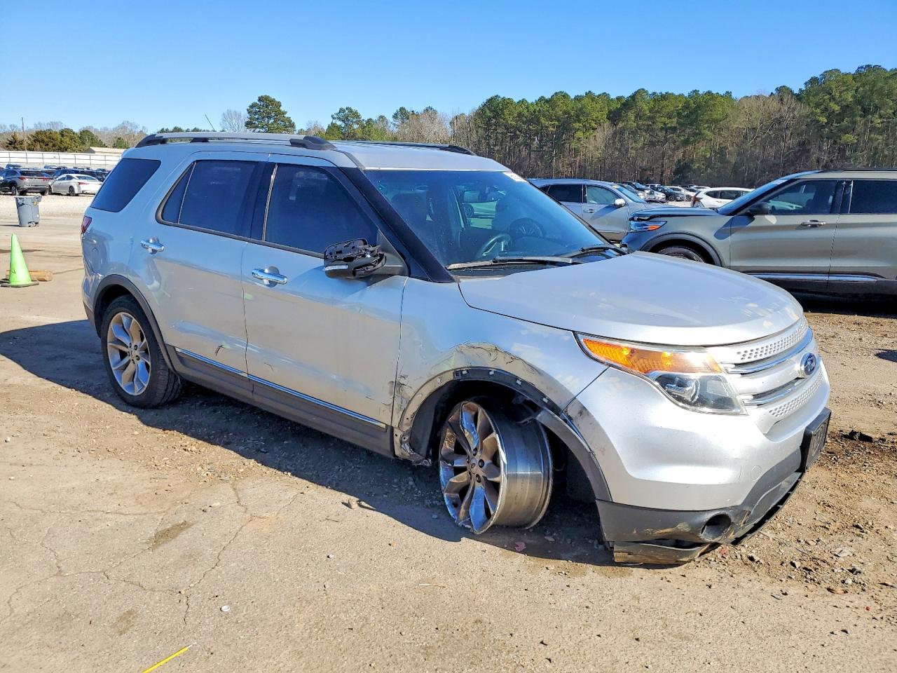 2015 FORD EXPLORER XLT photo 4