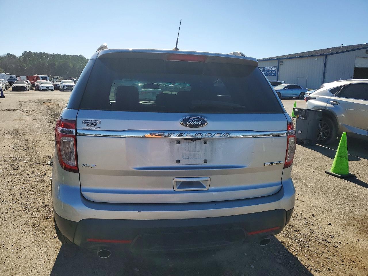 2015 FORD EXPLORER XLT photo 6