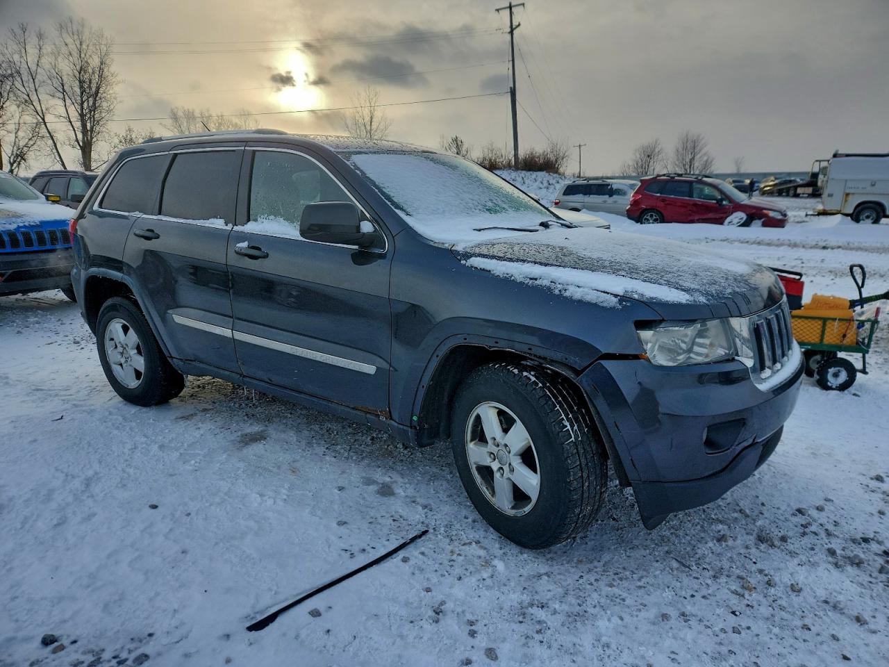 2011 JEEP GRAND CHEROKEE LAREDO photo 4