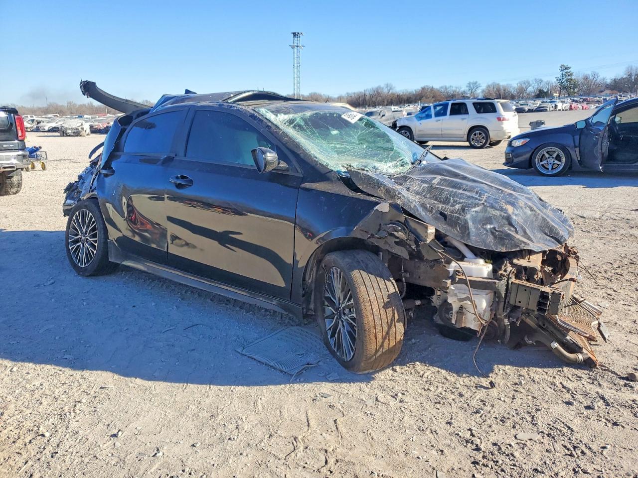 2023 KIA FORTE GT LINE photo 4