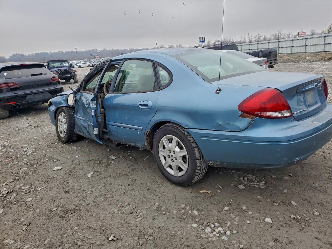 2007 FORD TAURUS SE photo 2