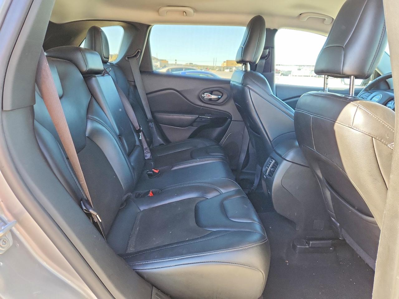 2021 JEEP CHEROKEE LATITUDE PLUS photo 10