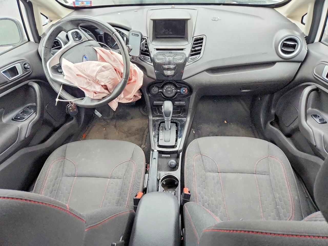 2016 FORD FIESTA SE photo 8