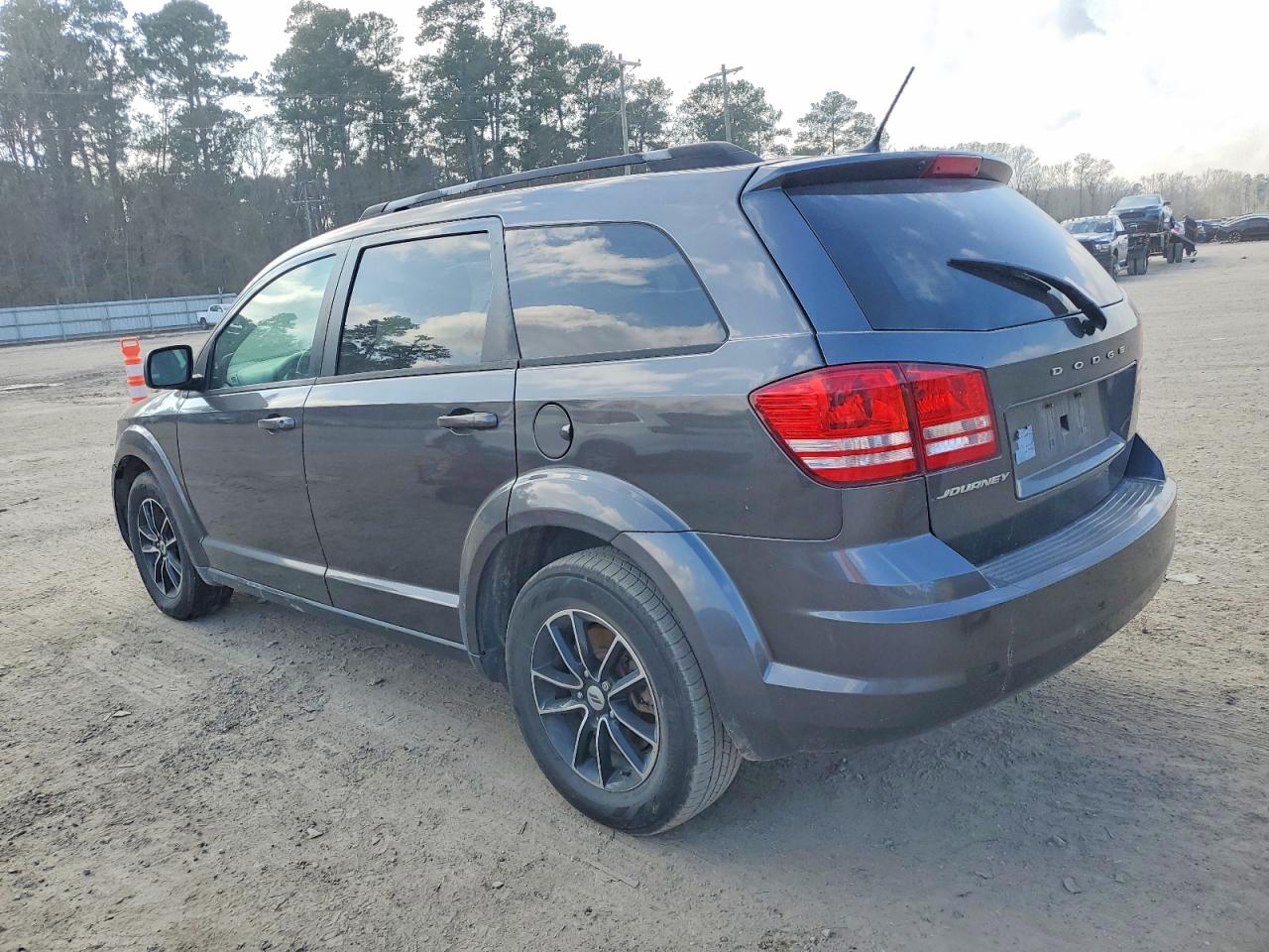 2018 DODGE JOURNEY SE photo 2