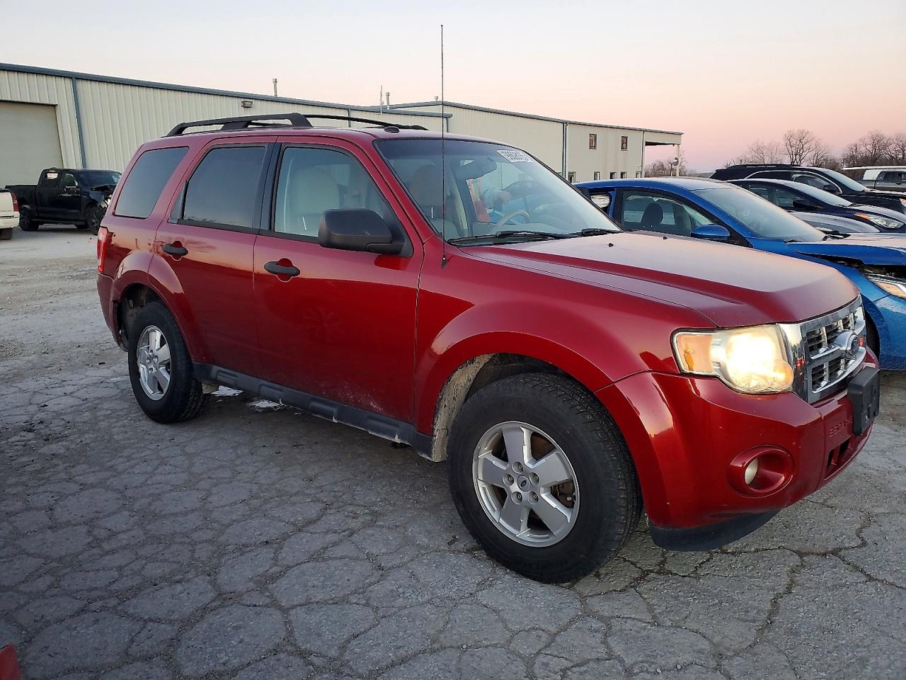 2011 FORD ESCAPE XLT photo 4
