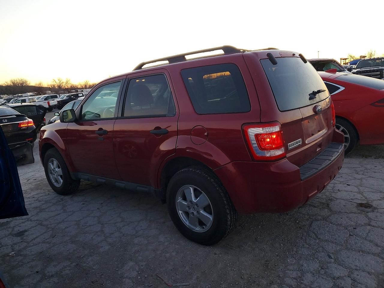 2011 FORD ESCAPE XLT photo 2