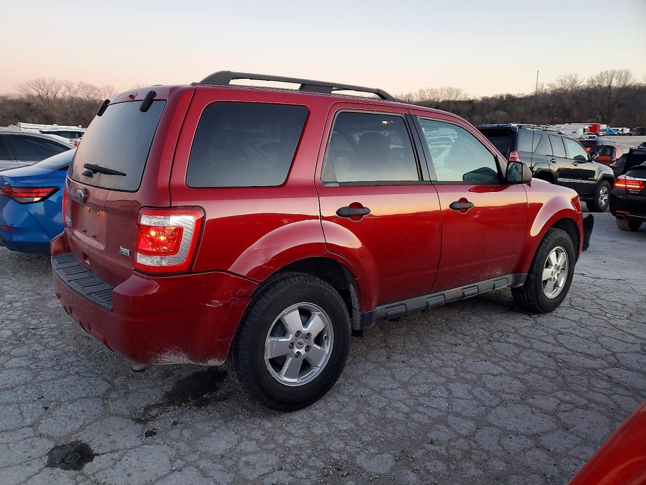 2011 FORD ESCAPE XLT photo 3