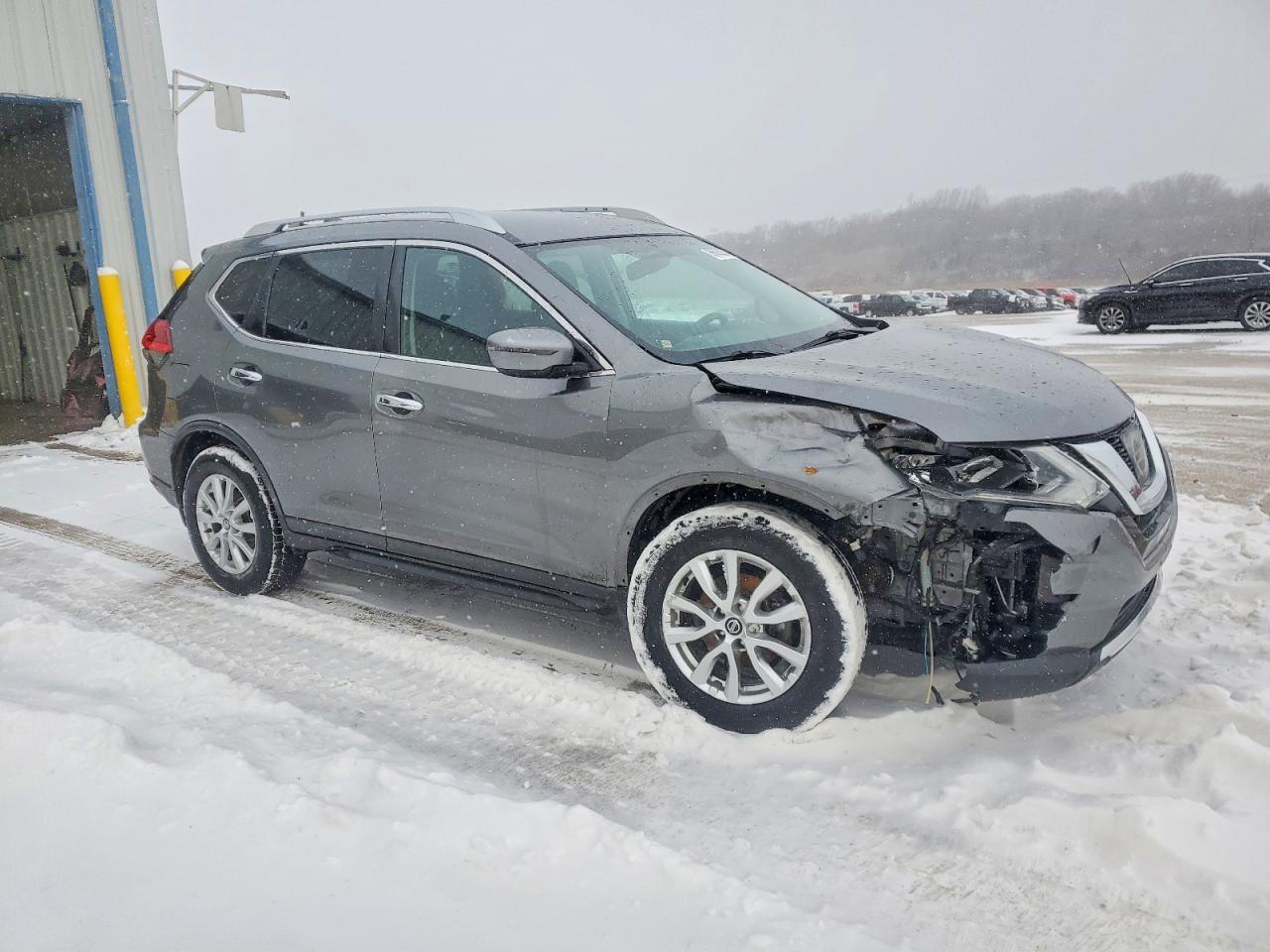 2017 NISSAN ROGUE SV photo 4