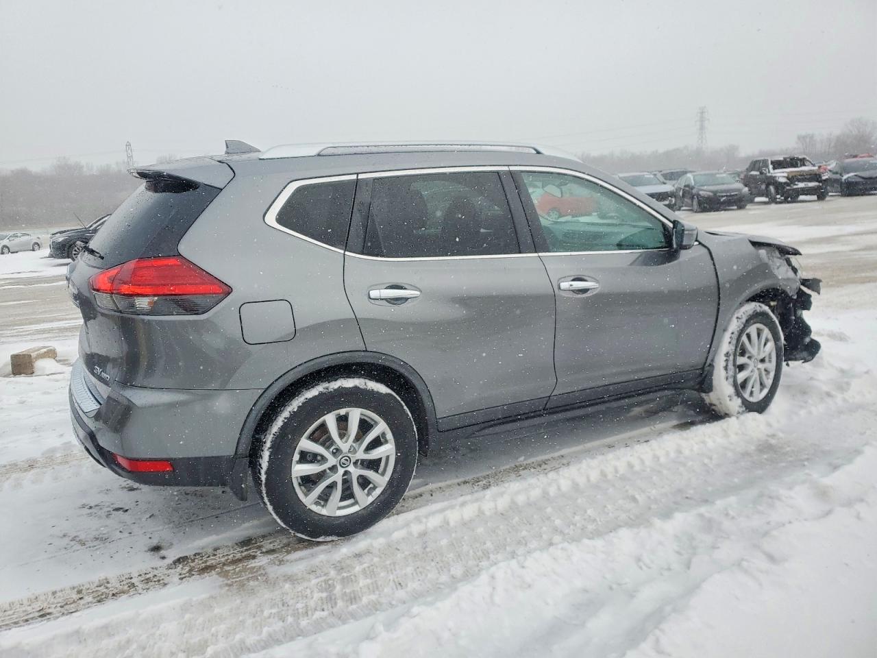 2017 NISSAN ROGUE SV photo 3