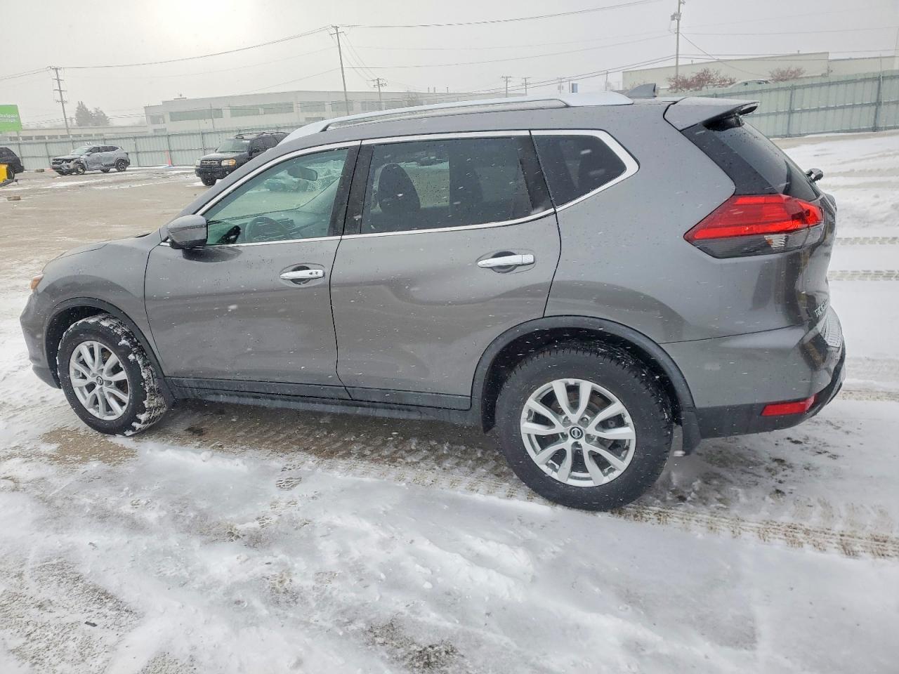 2017 NISSAN ROGUE SV photo 2