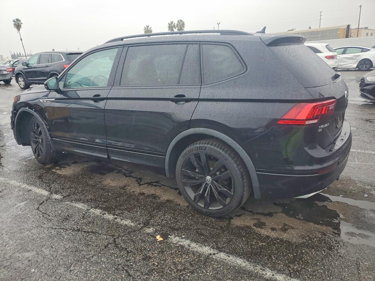 2020 VOLKSWAGEN TIGUAN SE photo 2