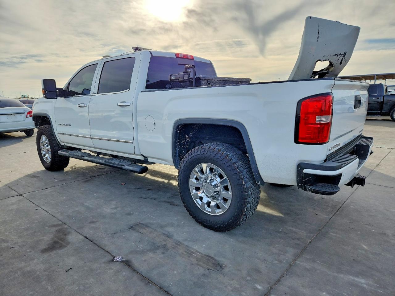 2017 GMC SIERRA K2500 DENALI photo 2