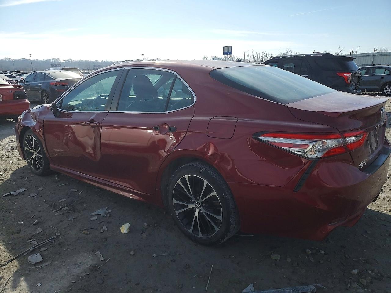 2018 TOYOTA CAMRY L photo 2