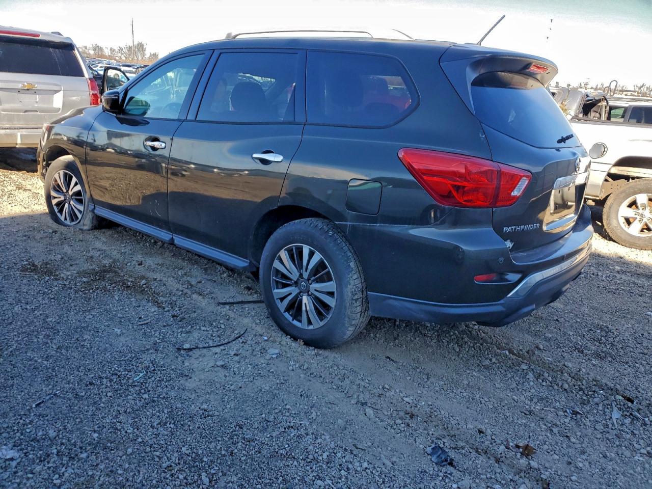 2017 NISSAN PATHFINDER S photo 2