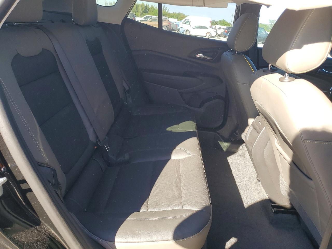 2025 CHEVROLET TRAX ACTIV photo 11