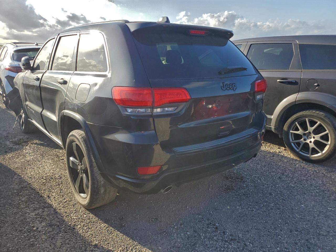 2014 JEEP GRAND CHEROKEE LAREDO photo 2