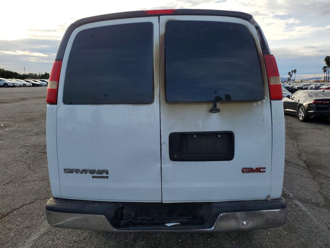 2014 GMC SAVANA G3500 LT photo 6
