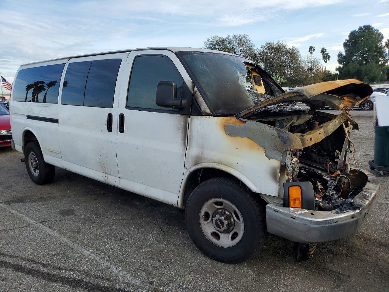 2014 GMC SAVANA G3500 LT photo 4