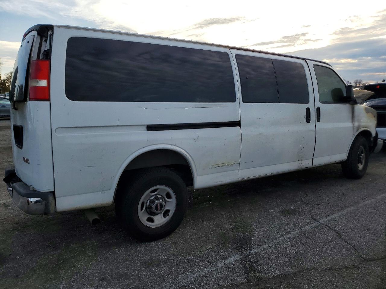 2014 GMC SAVANA G3500 LT photo 3