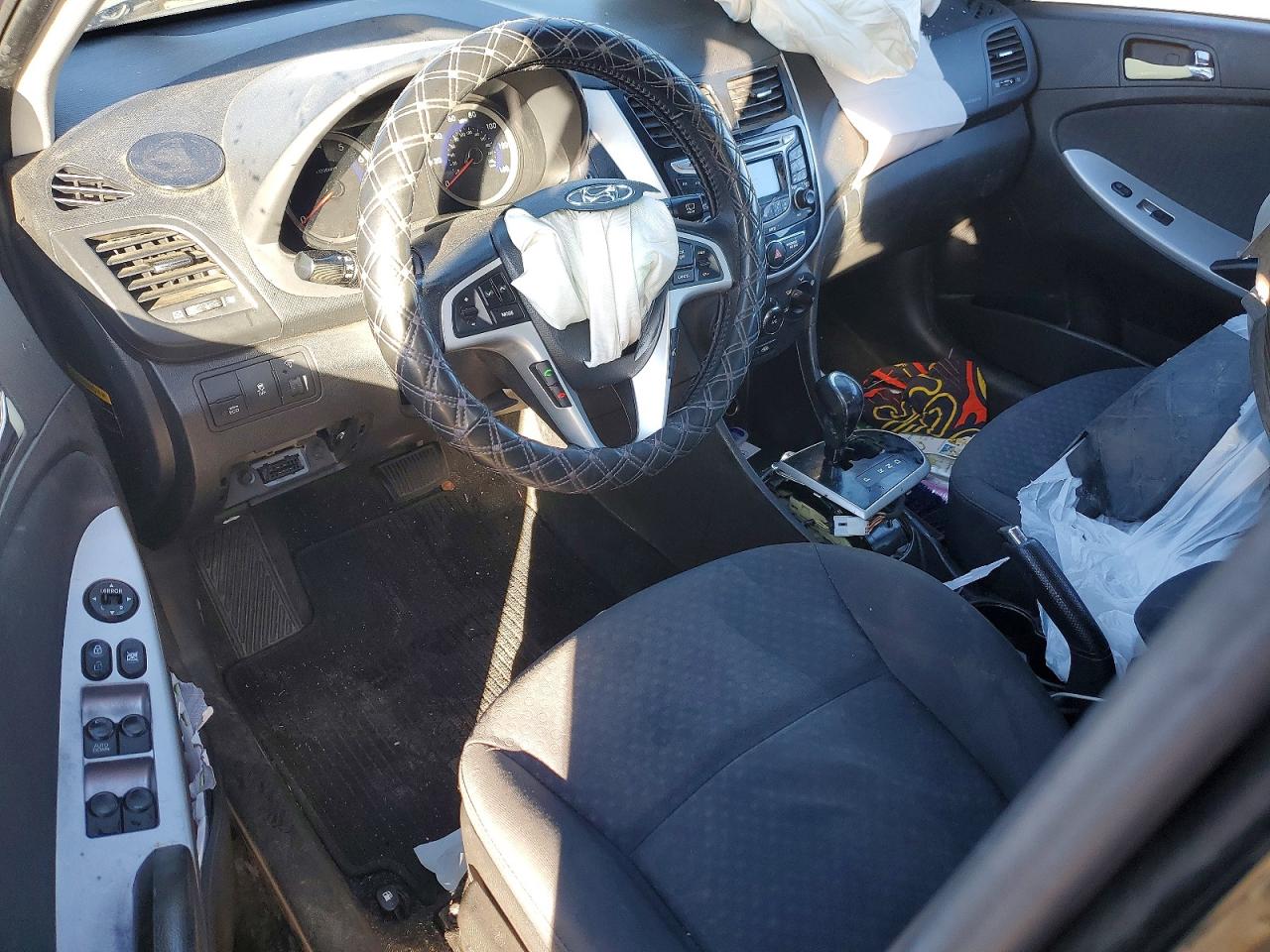 2012 HYUNDAI ACCENT GLS photo 8