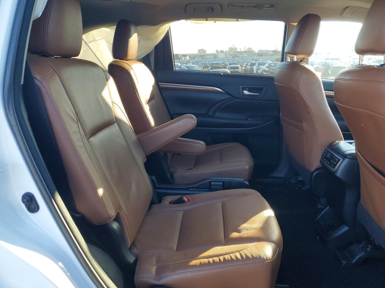 2017 TOYOTA HIGHLANDER LIMITED photo 11