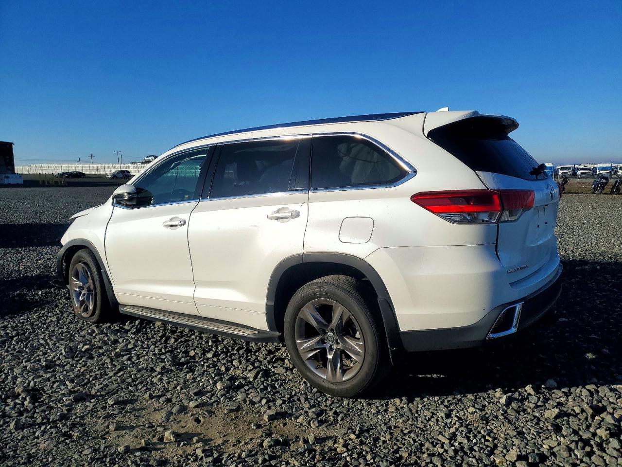 2017 TOYOTA HIGHLANDER LIMITED photo 2