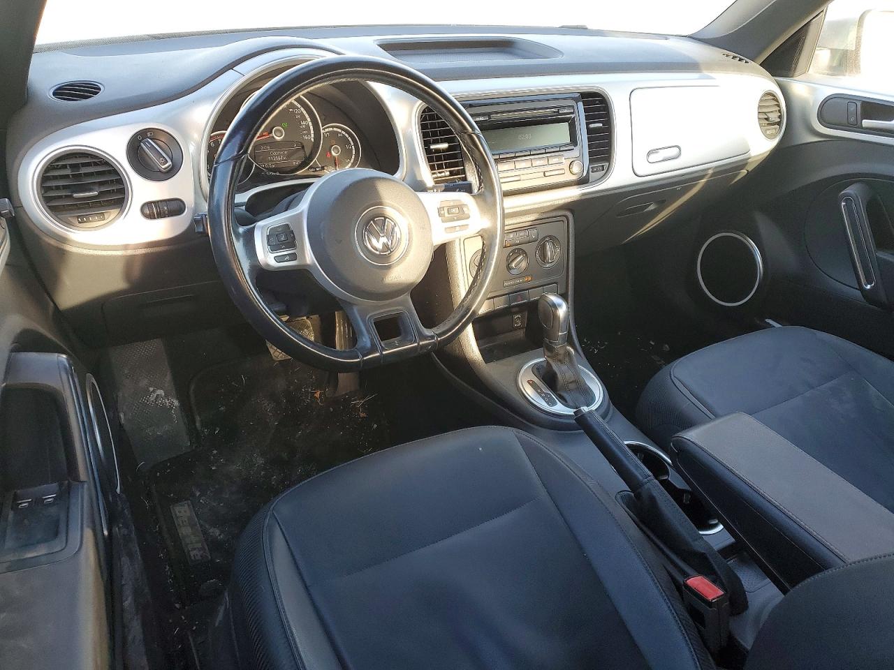 2014 VOLKSWAGEN BEETLE photo 8