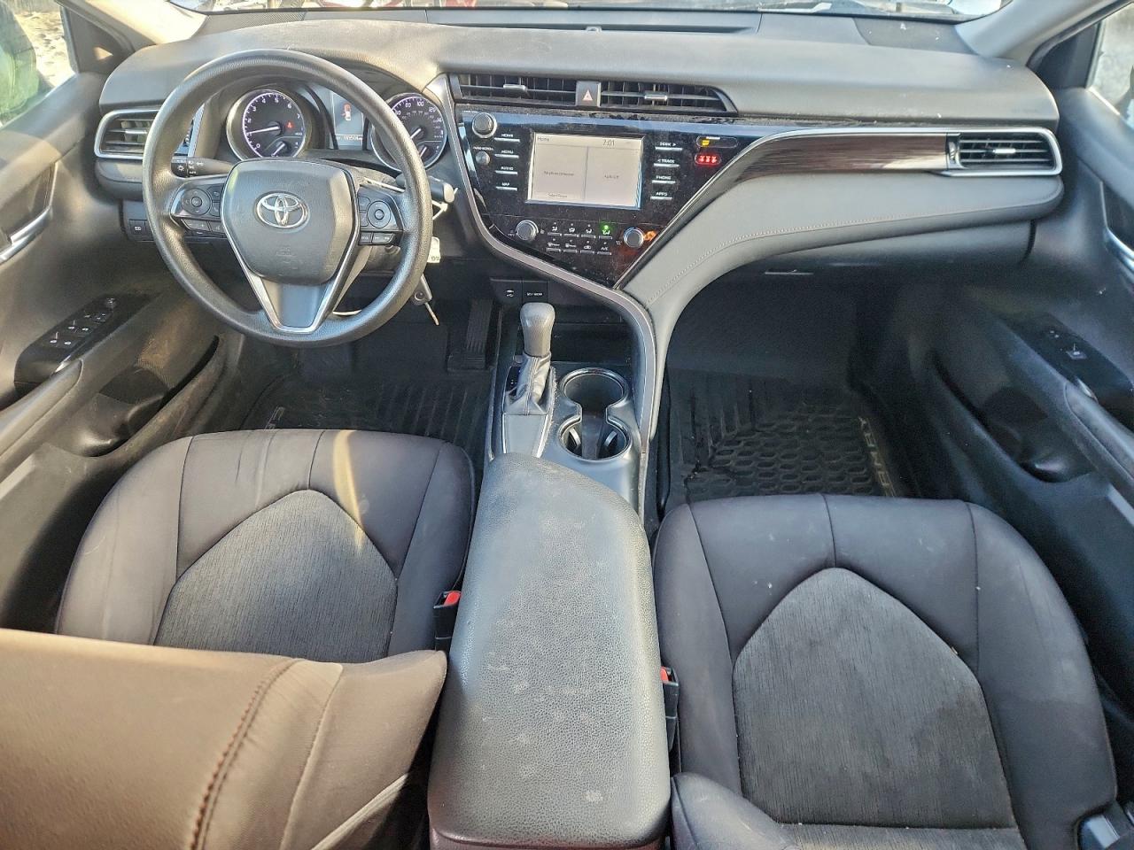 2019 TOYOTA CAMRY L photo 8