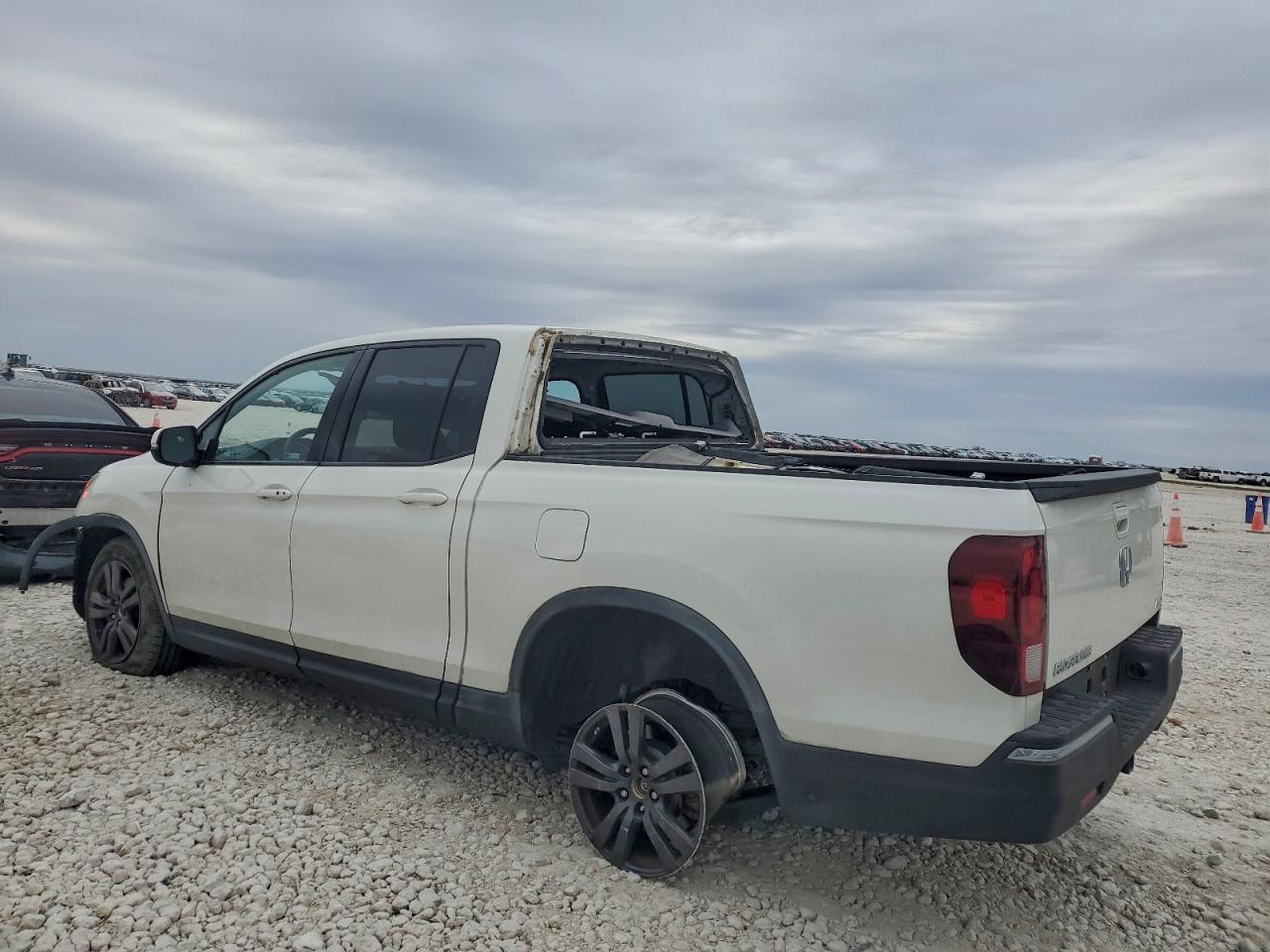 2019 HONDA RIDGELINE SPORT photo 3